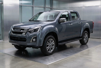 Isuzu D-Max 2019– Sānu pakāpieni Bosphorus Black (2 gab., alumīnijs) foto 1