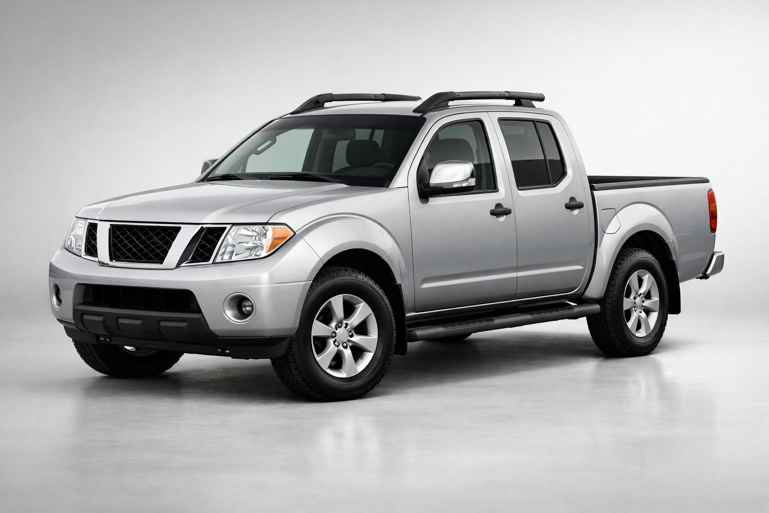 Nissan Navara 2006-2015 apskats: pikaps darbam un labam izskatam