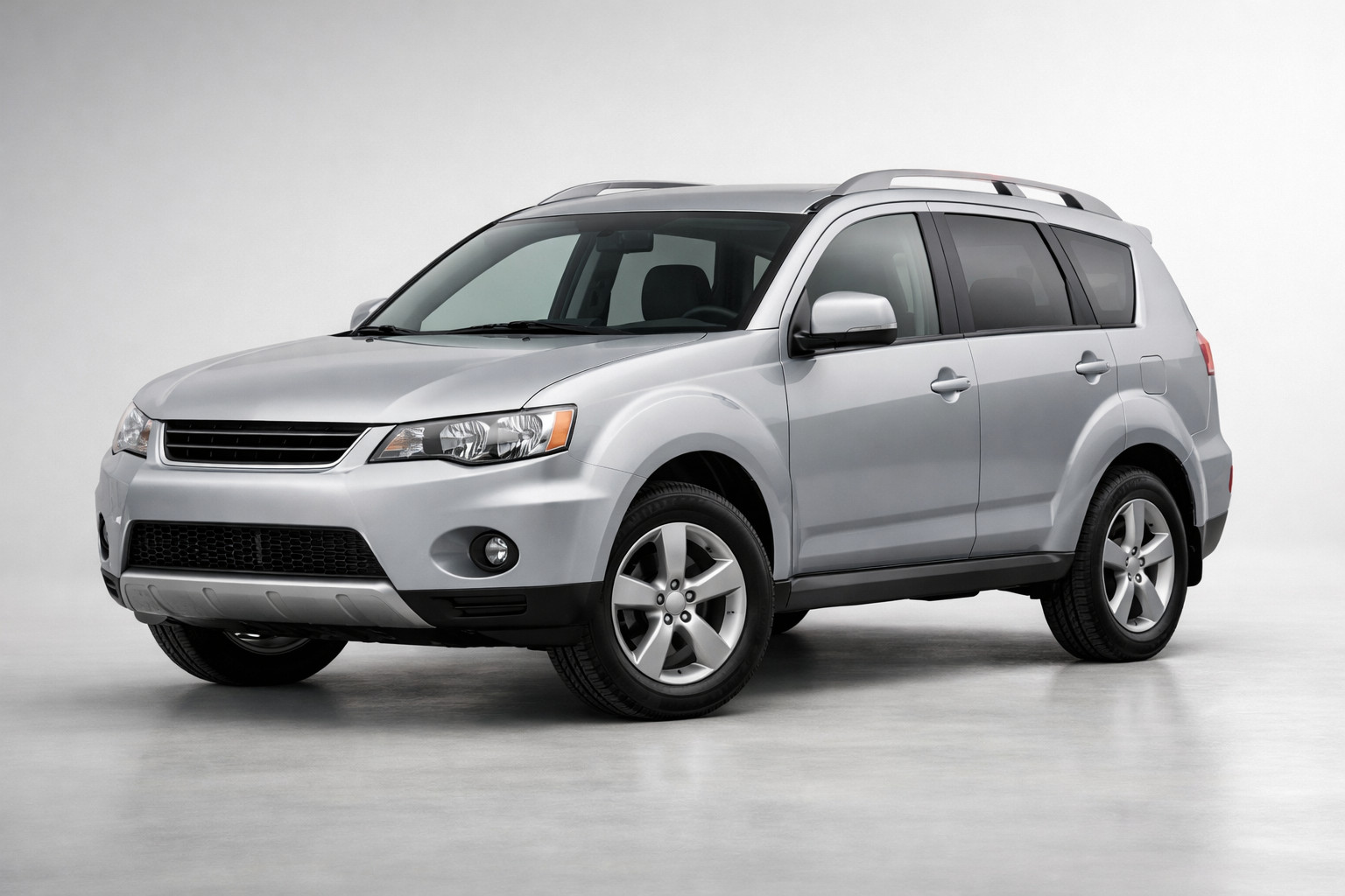 Mitsubishi Outlander 2006-2012 apskats: vai vērts apsvērt?