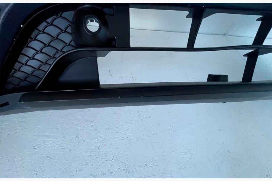 Mercedes GLC X253 2015–2022 Priekšējā bufera ieliktnis GLC63 AMG 2015-2019 (centrālais) Foto 4