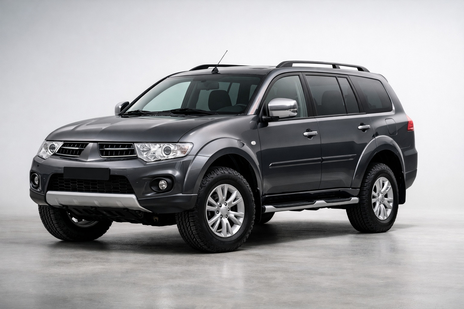 Mitsubishi Pajero Sport 2008–2015 apskats: robusts SUV tiem, kas negrib krosoveru