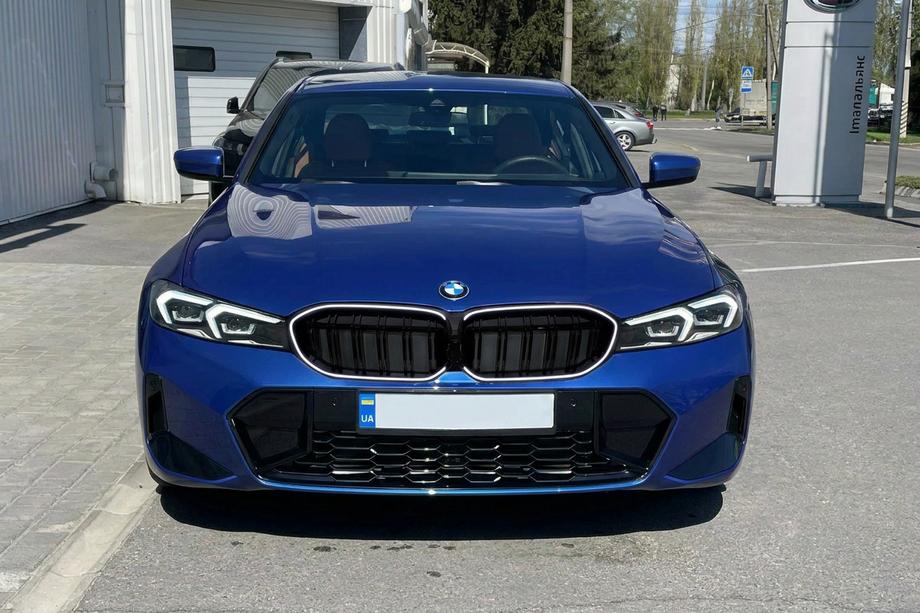 BMW 3. sērija G20/G21 2018– M-Look LED nieru reste (2022+, melns spīdīgs) Image