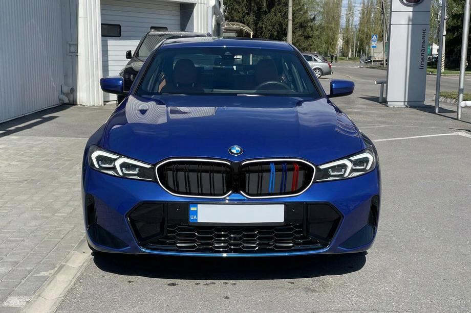 BMW 3. sērija G20/G21 2018– M-Color LED nieru reste (2022+, spīdīgi melna) Image