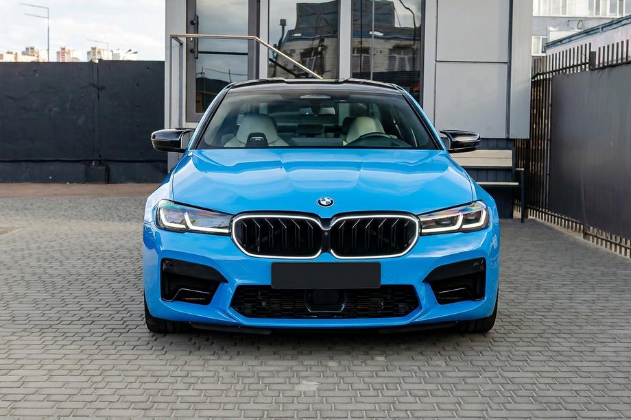BMW 5. sērija G30/G31 2017–2023 M-Look V1 LED nieru režģi (2021-2023, spīdīgi melni) Image