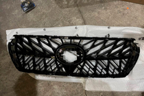 Toyota Land Cruiser 200 2007–2021 Izpārdošana Radiatora reste 2012-2016 (TRD) foto 2