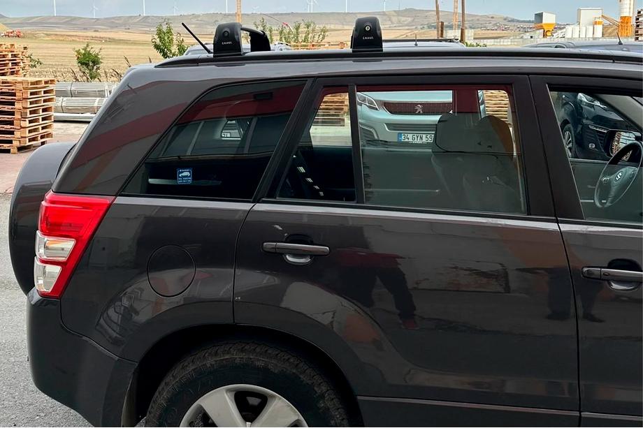 Suzuki Grand Vitara 2005–2017 Jumta bagāžnieka šķērstieņi oriģinālajām stiprinājuma vietām Ecem V3 (2 gab.) Melns, 110 cm Image