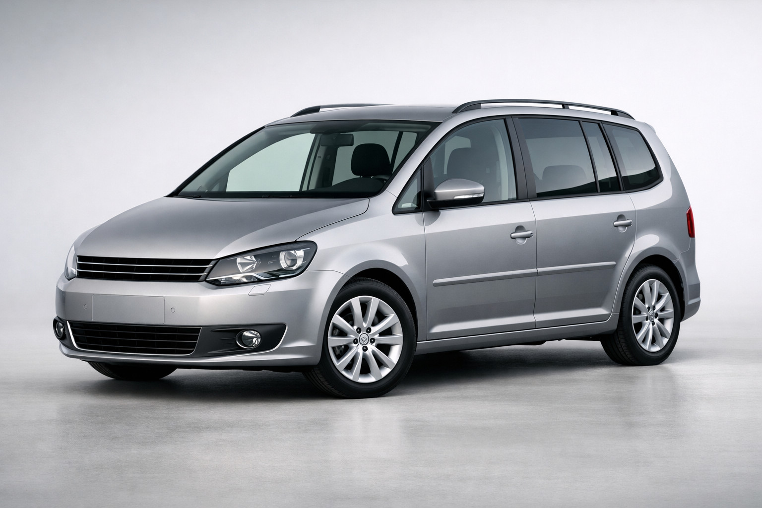 Volkswagen Touran 2010-2015 apskats: praktisks ģimenes minivens