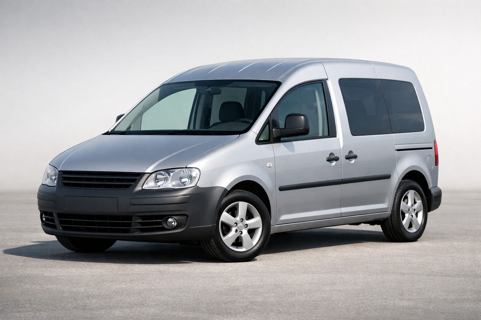 Volkswagen Caddy 2004–2010 apskats: mazs komerciālais varonis