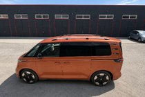 Volkswagen ID BUZZ 2022– Hromēti jumta reliņi (turku dizains) foto 2