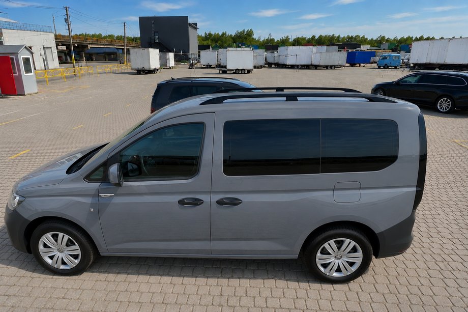 Ford Connect 2021– Melni jumta reliņi (turku dizains) Maxi bāze, metāla kājiņas Foto 2