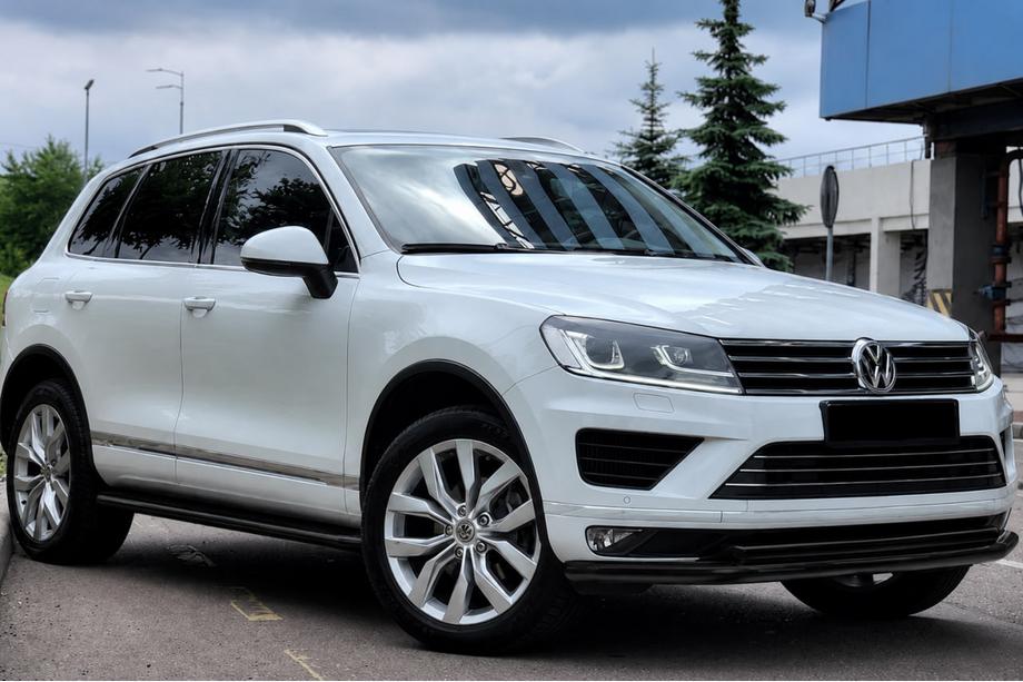Volkswagen Touareg 2010–2018 Priekšējais aizsargstienis ST014 Black (nerūsējošais tērauds) Foto 1