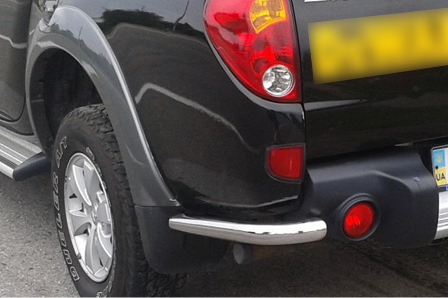 Mitsubishi L200 2006–2015 Aizmugurējie stūri AK003 (2 gab., nerūsējošais tērauds) Image