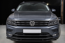 Volkswagen Tiguan 2016–2023 Priekšējā aizsardzība ST016 Black (nerūsējošais tērauds) foto 2