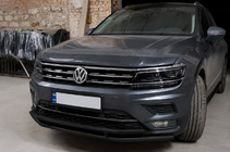 Volkswagen Tiguan 2016–2023 Priekšējā aizsardzība ST016 Black (nerūsējošais tērauds) foto 3