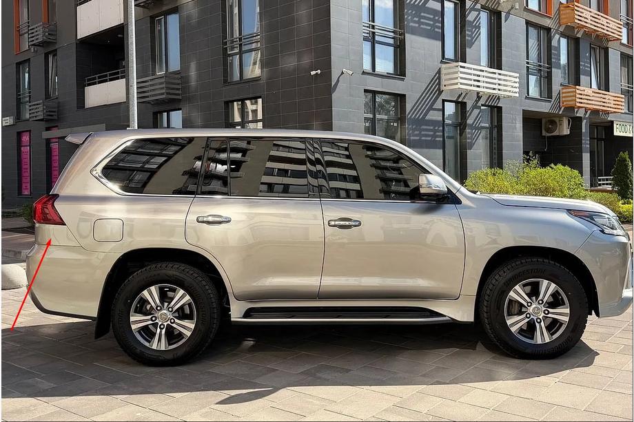 Lexus LX570/450d 2008–2022 Aizmugurējā bampera/spārna moldings 2016-2021 (zem aizmugurējā luktura) Kreisais (krāsošanai) Image