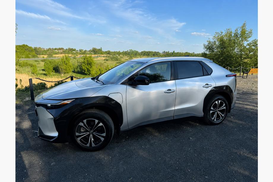 Toyota bZ4X 2022– Integrēti jumta reliņi, pelēki OEM (alumīnijs) Image