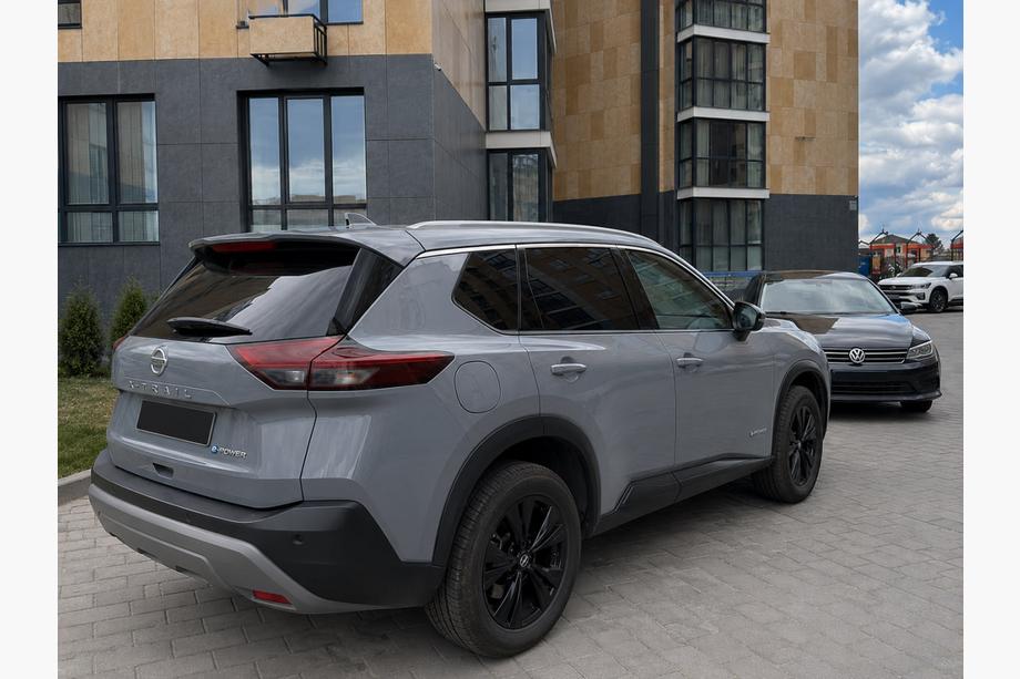 Nissan X-trail T33/Rogue 2022– Integrēti jumta reliņi pelēki OEM (ABS plastmasa, uzstādīšana ar skrūvēm) Foto 3