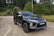 Mitsubishi Pajero Sport 2015– Integrētie jumta reliņi melni OEM (2019-, alumīnijs) foto 1