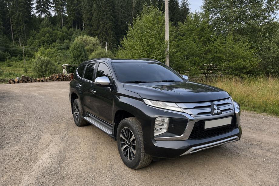 Mitsubishi Pajero Sport 2015– Integrētie jumta reliņi melni OEM (2019-, alumīnijs) Image