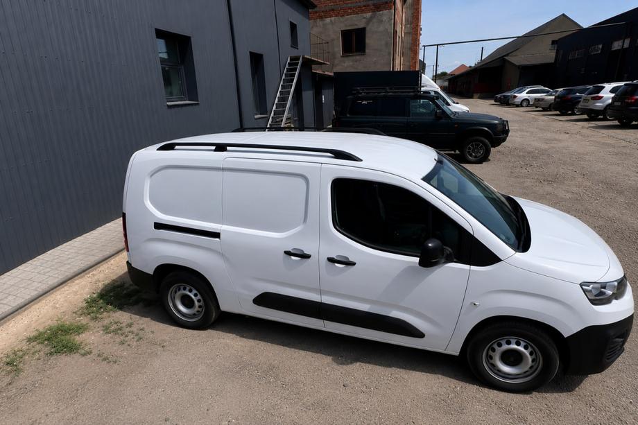 Citroen Berlingo/Multispace 2018– Melni jumta reliņi (turku dizains) Standarta, plastmasas kājiņas Image