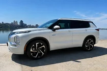 Mitsubishi Outlander 2021– Integrētie jumta reliņi pelēki OEM (alumīnijs, uzstādīšana ar līmi) foto 3