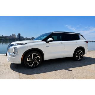 Integrētie jumta reliņi melni OEM (alumīnijs) Mitsubishi Outlander 2021– foto 1