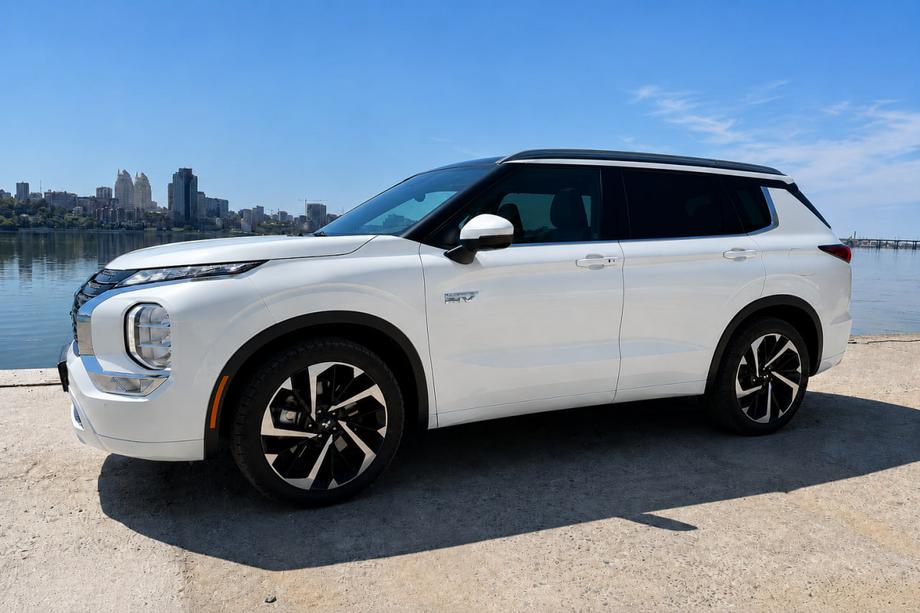 Mitsubishi Outlander 2021– Integrētie jumta reliņi melni OEM (alumīnijs) Image