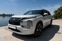 Mitsubishi Outlander 2021– Integrēti jumta reliņi, pelēki OEM (alumīnijs) foto 2