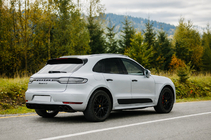 Porsche Macan 2014–2024 Integrētas jumta reliņas, melnas OEM (alumīnijs, uzstādīšana ar līmi) foto 1