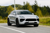 Porsche Macan 2014–2024 Integrētas jumta reliņas, melnas OEM (alumīnijs, uzstādīšana ar līmi) foto 2