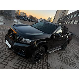 Melni OEM jumta reliņi (ABS plastmasa, uzstādīšana ar līmi) Nissan Navara/NP300 2016– foto 1