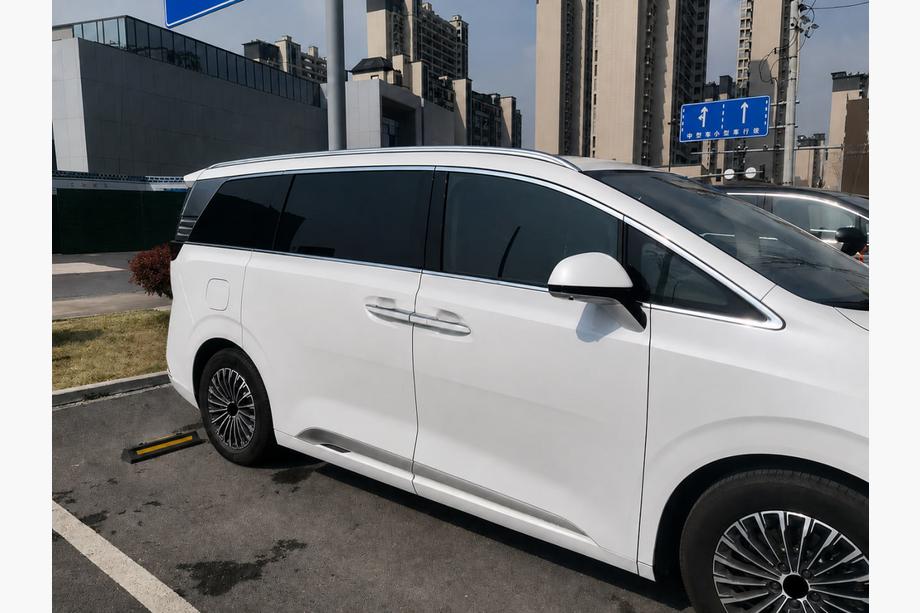 Denza D9 2022– Integrētie jumta reliņi pelēki OEM (alumīnijs, uzstādīšana ar līmi) Image