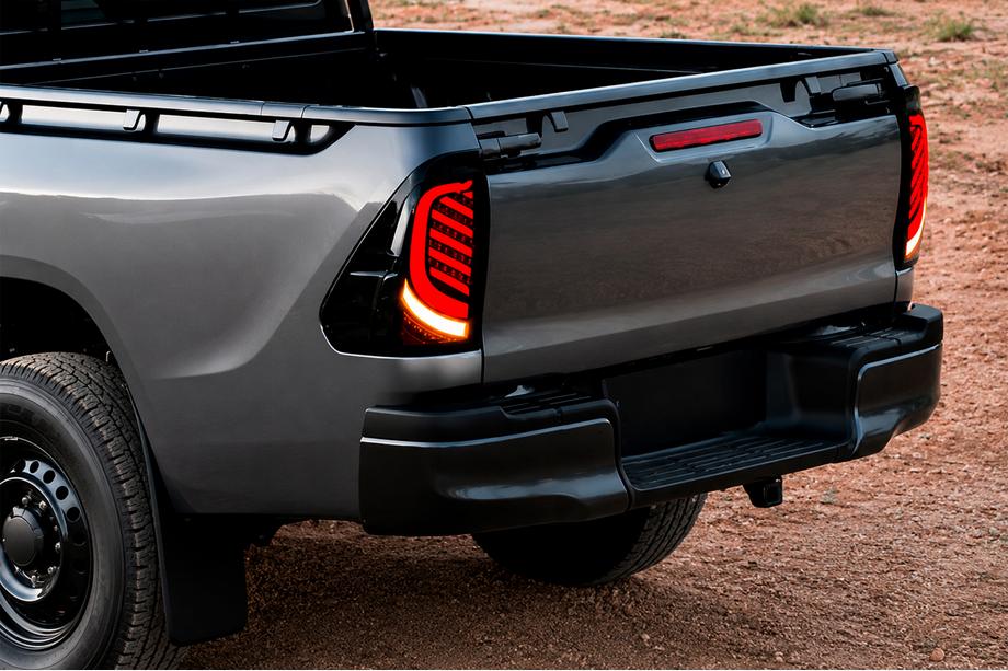Toyota Hilux 2015– Aizmugurējie lukturi V1 (2 gab.) Image