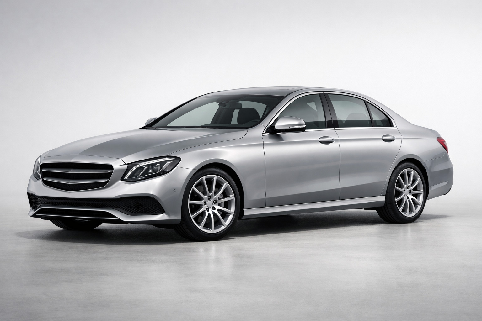 Mercedes-Benz E-Class (W213) apskats: 5. paaudzes biznesa sedans bez lieka pompa
