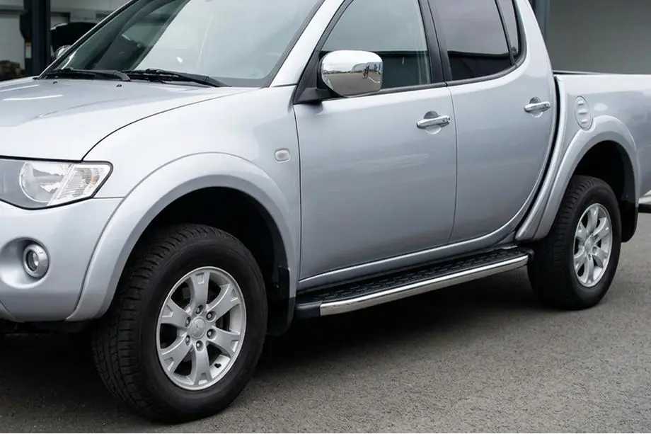 Mitsubishi L200 2006–2015 Sānu pakāpieni BlackLine (2 gab., alumīnijs) Image