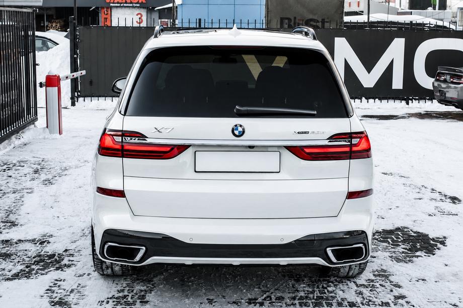 BMW X7 G07 2019– Aizmugurējais bamperis M-Sport samontēts (2019-2023) Foto 1