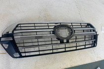 Toyota Land Cruiser 200 2007–2021 Izpārdošana Radiatora reste 2016-2021 (2019. gada dizains) Ar kameru foto 4