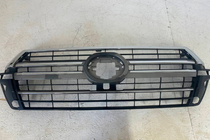 Toyota Land Cruiser 200 2007–2021 Izpārdošana Radiatora reste 2016-2021 (2019. gada dizains) Ar kameru foto 2