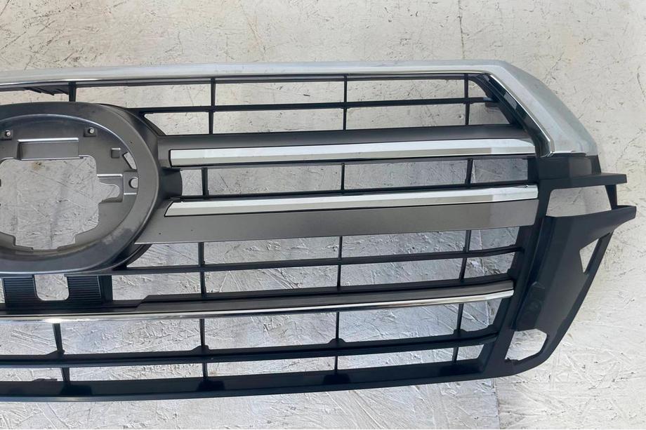 Toyota Land Cruiser 200 2007–2021 Izpārdošana Radiatora reste 2016-2021 (2019. gada dizains) Foto 5