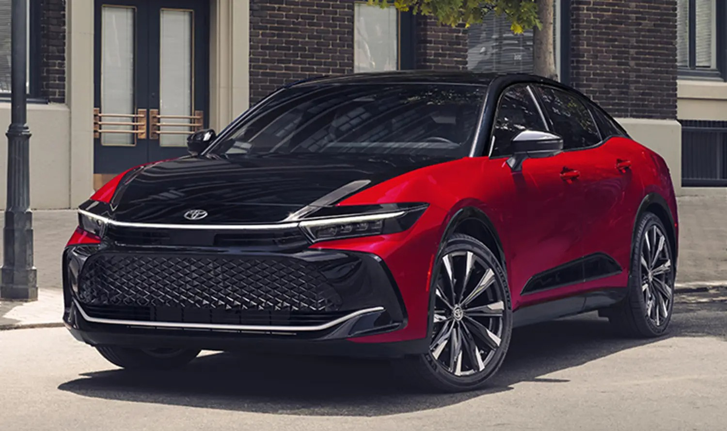 Toyota Crown 2027: jauns THS 5 hibrīds, pilnpiedziņa un atjaunots dizains
