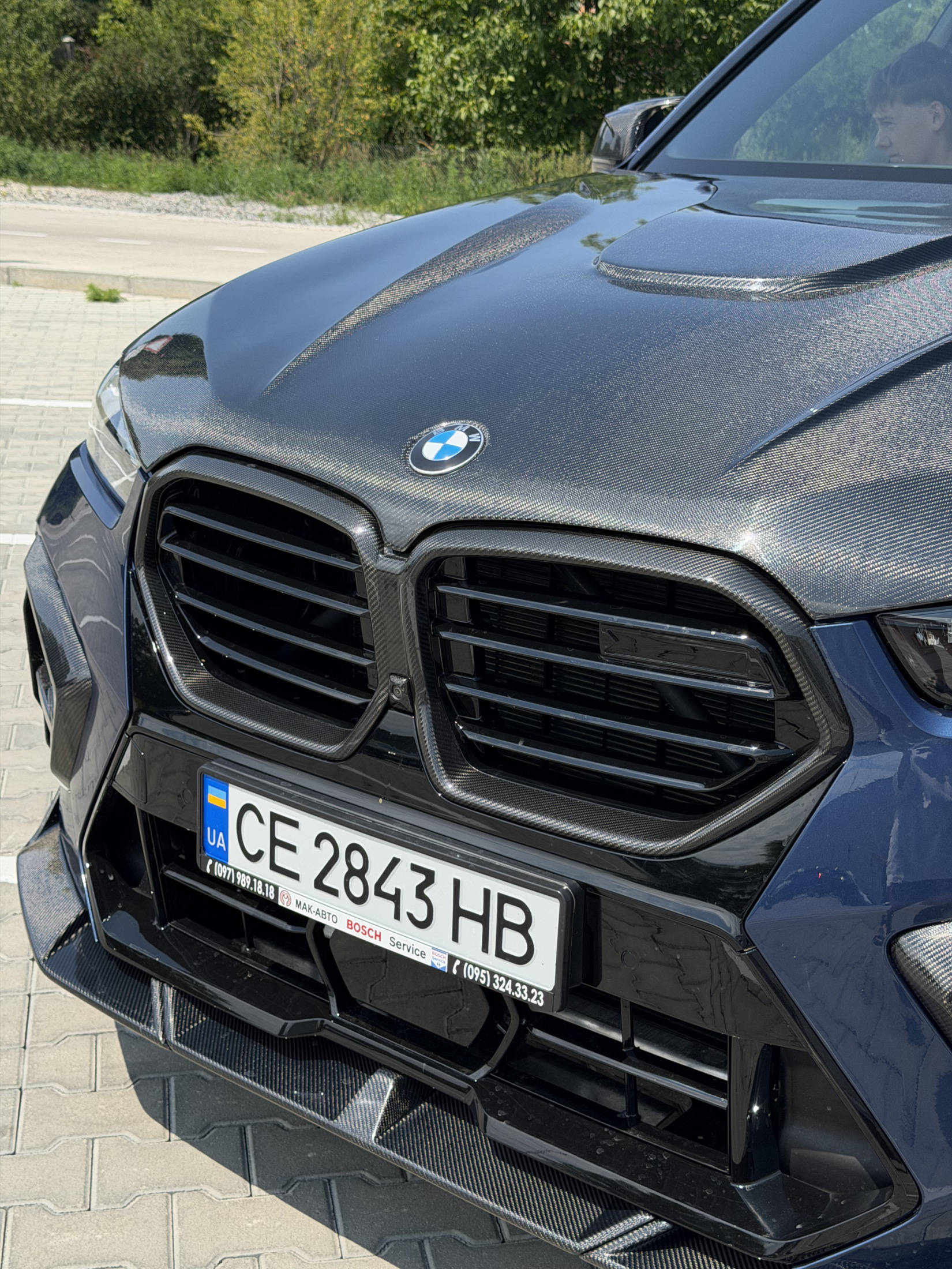 BMW X5 G05 2018 → X5M 2025: pilns atjauninājums ar oglekļa bodykitu un M stūri