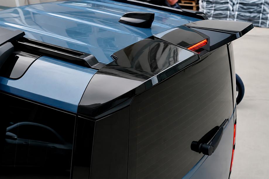 Land Rover Defender 2019– Spoileris V2 (melns) Image