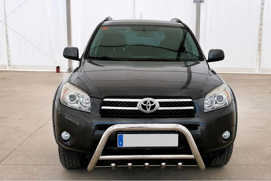 Pilna aizsardzības uzstādīšana Toyota RAV4: priekšējais bullbar, sānu sliekšņi un aizmugurējā arka