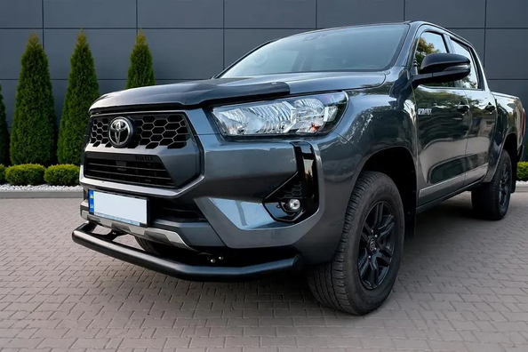 Toyota Hilux 2020: priekšējās aizsardzības uzstādīšana — mūsu darbs