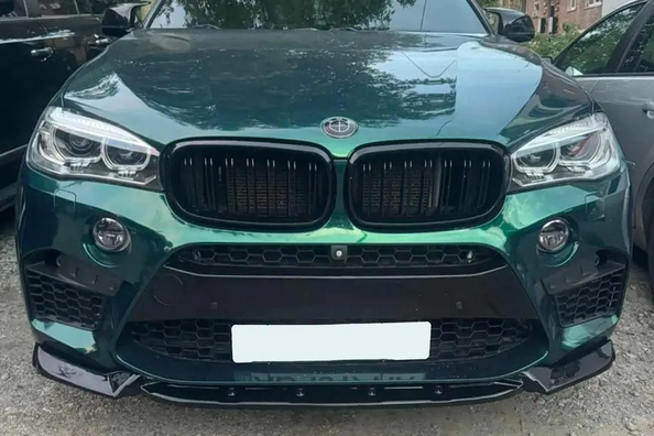 BMW X5 F15 tūnings: spoguļu vāciņi, spoilers un priekšējais lips