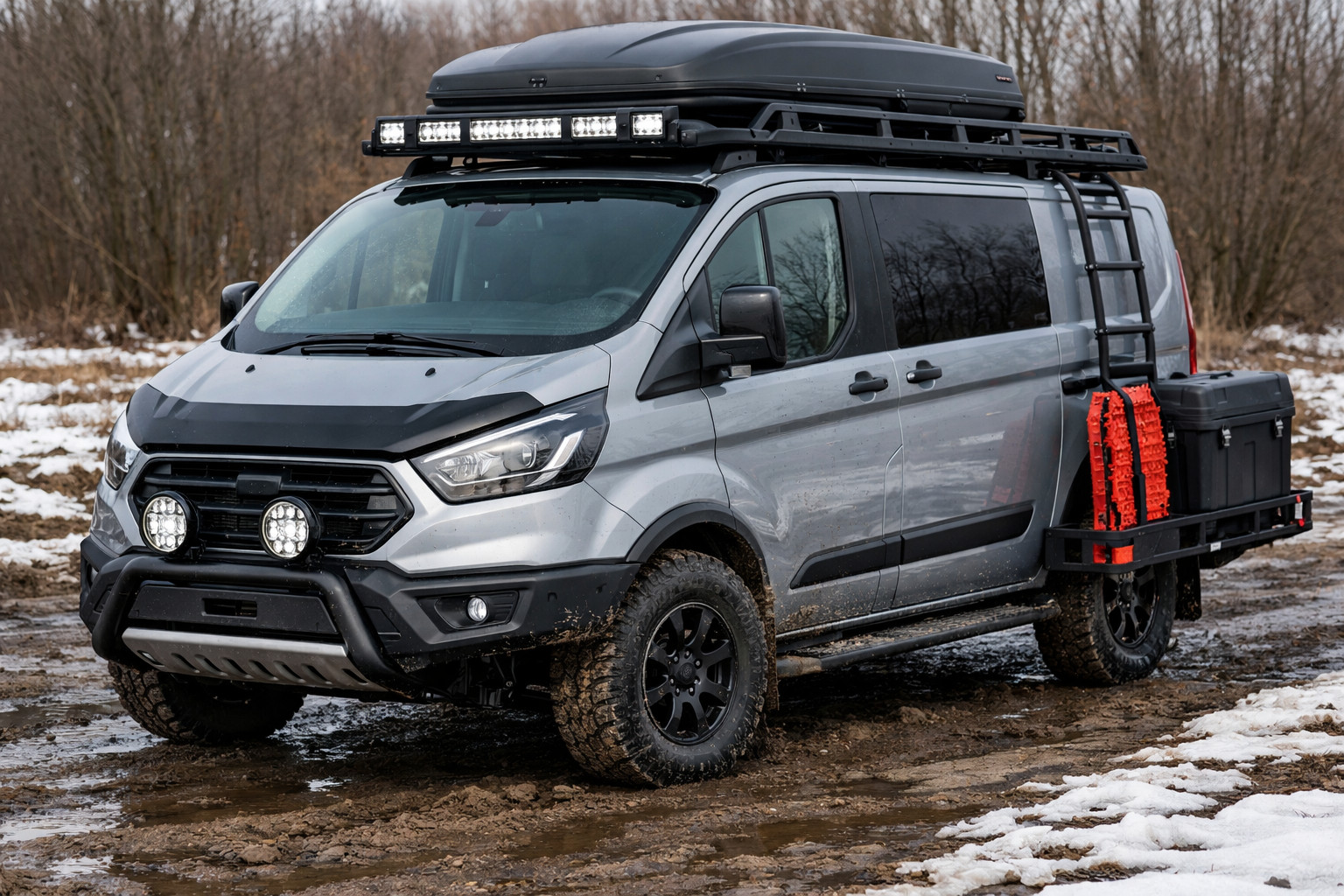 Ford Transit Custom uzlabojumu pakete darbam dubļu sezonā