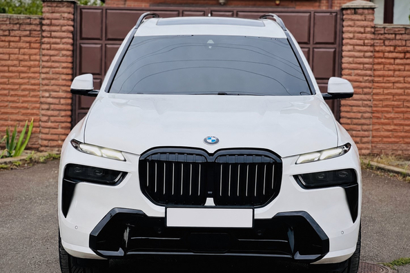 BMW X7 G07 2019–: LCI M-Performance restailinga komplekta uzstādīšana