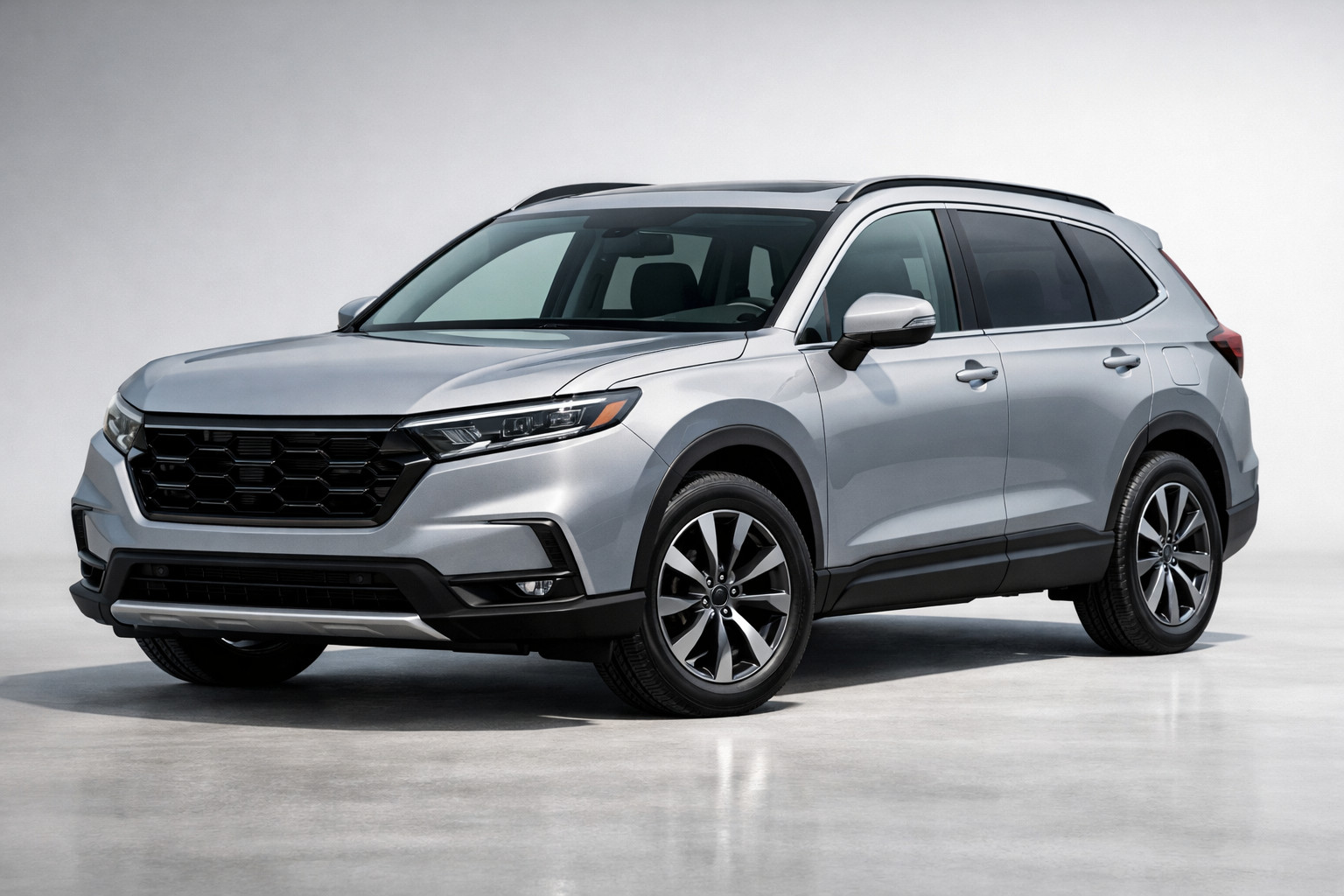 Honda CR-V 2026: benzīna un hibrīda versiju apskats, dati un patēriņš