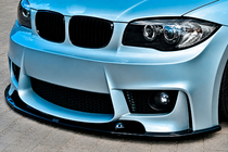 BMW 1. sērija E81/E82/E87/E88 2004–2011 Priekšējā lip uzlika DPT (1M E87, 2004-2008, spīdīgi melna) foto 1