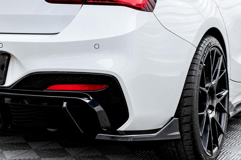 BMW 1. sērija F20/F21 2011–2019 DPT aizmugurējie FLAP uzlikas (F20, spīdīgi melnas) Foto 1